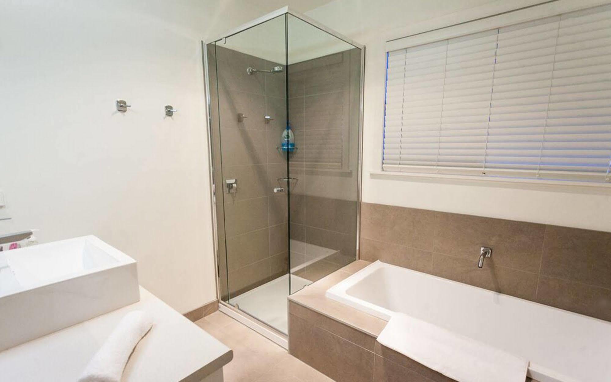 Point Lonsdale Holiday Apartments (Adults Only) Queenscliff Ngoại thất bức ảnh