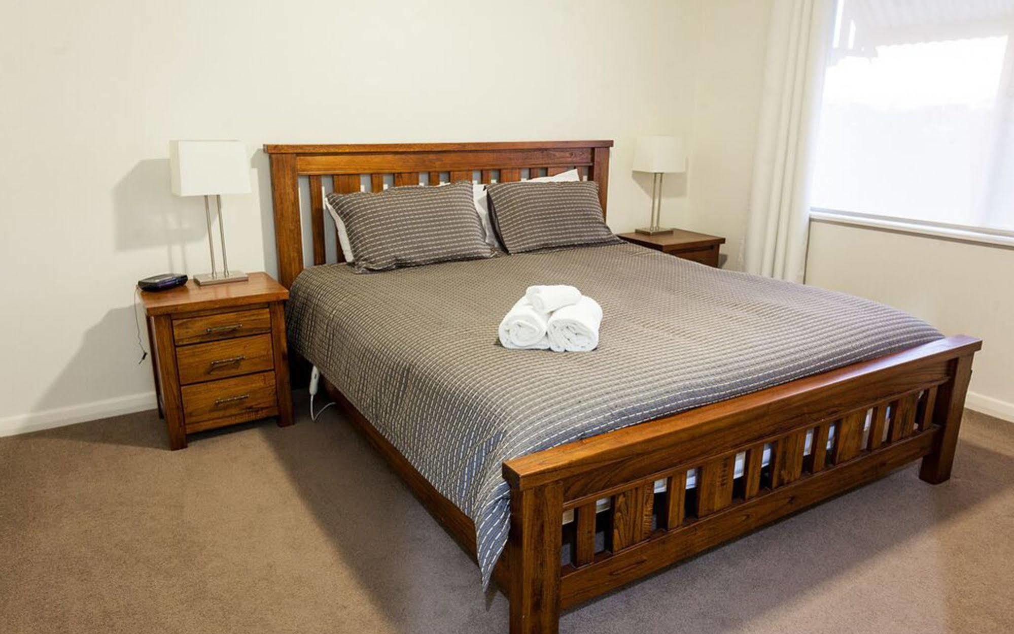 Point Lonsdale Holiday Apartments (Adults Only) Queenscliff Ngoại thất bức ảnh